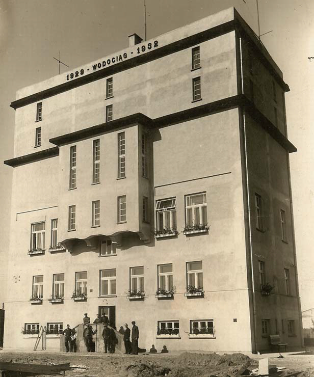 FOT. 3 Wieża ciśnień przy ul. Młynowej i siedziba Zarządu wodociągów – rezultat inwestycji z lat 1929-1932