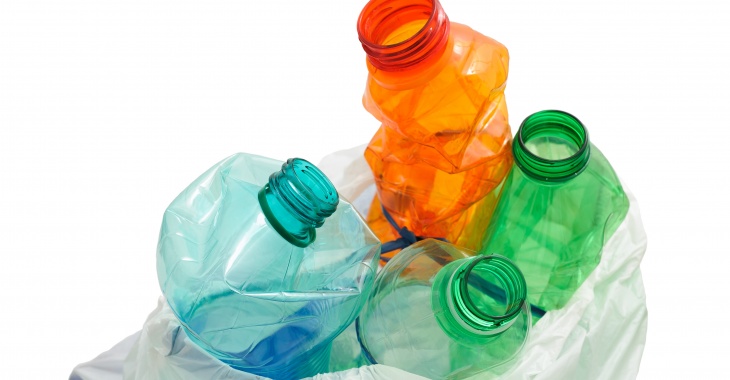 Lipiec miesiącem bez plastiku. Dbajmy o naszą planetę, pijąc wodę z kranu Lipiec miesiącem bez plastiku. Dbajmy o naszą planetę, pijąc wodę z kranu
