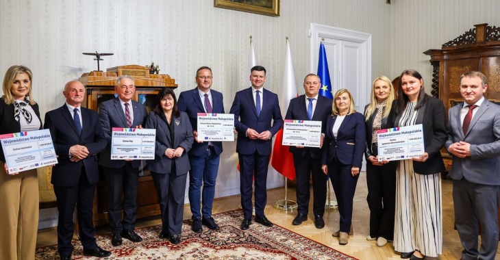 Województwo Małopolskie: 60 mln zł na inwestycje wodno-kanalizacyjne. Pierwsze promesy rozdane Województwo Małopolskie: 60 mln zł na inwestycje wodno-kanalizacyjne. Pierwsze promesy rozdane