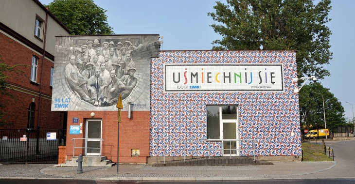 Mural "Uśmiechnij się" na 100 lat ZWiK Łódź Mural "Uśmiechnij się" na 100 lat ZWiK Łódź