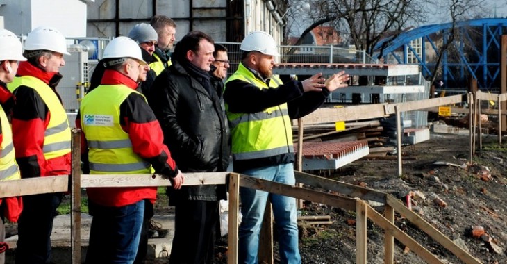 Minister Stanisław Gawłowski przyglądał się pracom na budowlach hydrotechnicznych [zobacz zdjęcia]