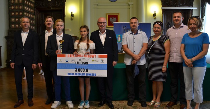 "Siódemka" wygrała. Uroczyste wręczenie bonów w sądeckim Ratuszu