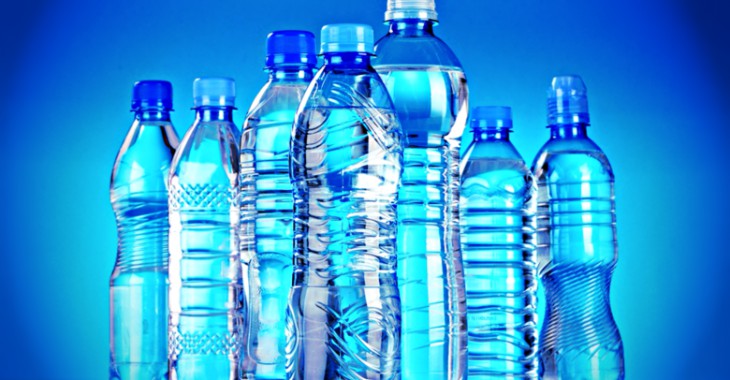 Pijemy... plastik?