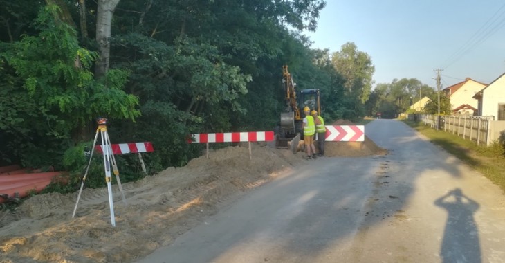 Budowa sieci kanalizacyjnej w Ciemiętnikach za półmetkiem Budowa sieci kanalizacyjnej w Ciemiętnikach za półmetkiem