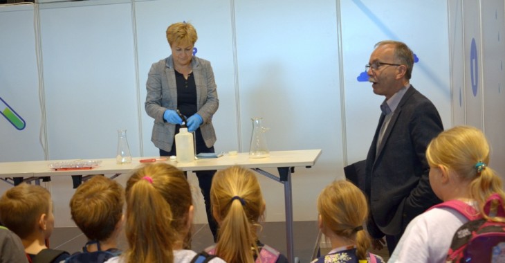Tłumy uczniów na największej w Polsce lekcji o wodzie Tłumy uczniów na największej w Polsce lekcji o wodzie