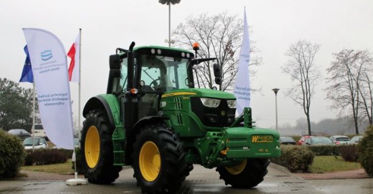 Wody Polskie powiększają swoją flotę o nowe ciągniki John Deere Wody Polskie powiększają swoją flotę o nowe ciągniki John Deere
