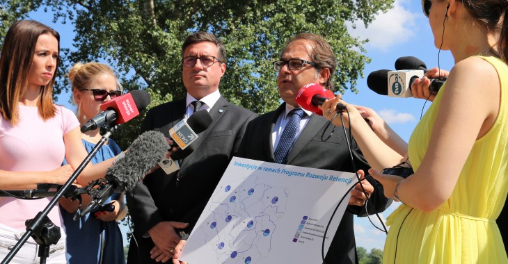 Susza w Polsce. Jak jej przeciwdziałamy? Briefing Ministra Marka Gróbarczyka i Prezesa Wód Polskich Susza w Polsce. Jak jej przeciwdziałamy? Briefing Ministra Marka Gróbarczyka i Prezesa Wód Polskich