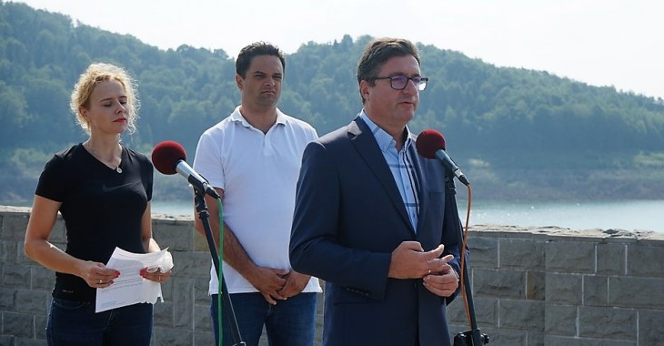 Zabezpieczenie jeziora Mucharskiego. Konferencja prasowa w Świnnej Porębie Zabezpieczenie jeziora Mucharskiego. Konferencja prasowa w Świnnej Porębie