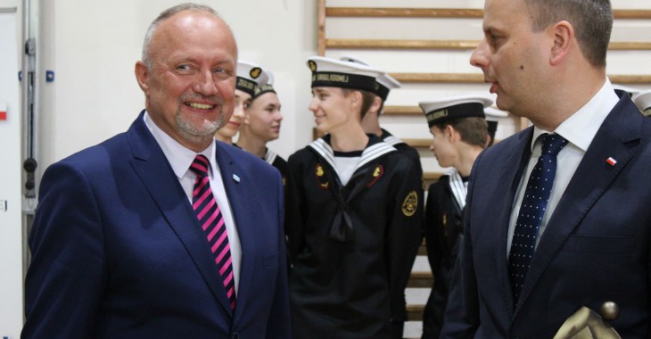 Przedstawiciele MGMiŻŚ oraz Wód Polskich na ślubowaniu w Technikum Żeglugi Śródlądowej we Wrocławiu Przedstawiciele MGMiŻŚ oraz Wód Polskich na ślubowaniu w Technikum Żeglugi Śródlądowej we Wrocławiu