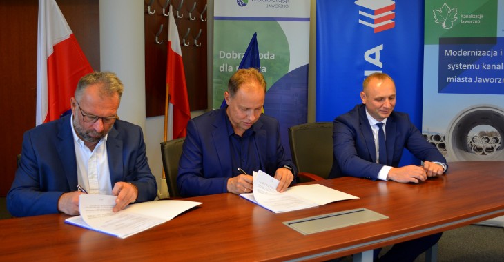 Umowa na budowę kanalizacji w Dąbrowie Narodowej podpisana