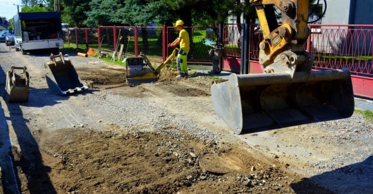 Jaworzno buduje kolejne odcinki kanalizacji Jaworzno buduje kolejne odcinki kanalizacji