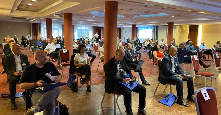 Konferencja „o sieciach” rozpoczęta Konferencja „o sieciach” rozpoczęta
