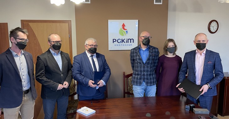 Krotoszyn instaluje kolejne panele na swoich SUW-ach