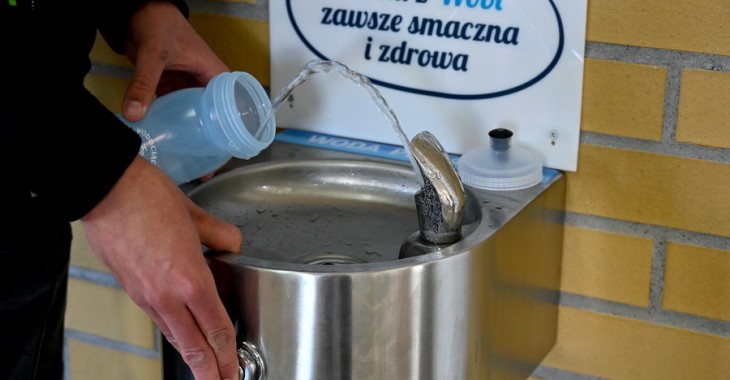 Pilotażowy program ,,Zdrowa woda w sieci – z poidełka leci"