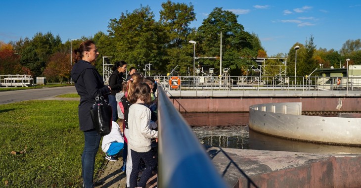 Katowiccy uczniowie zwiedzają oczyszczalnię Katowiccy uczniowie zwiedzają oczyszczalnię